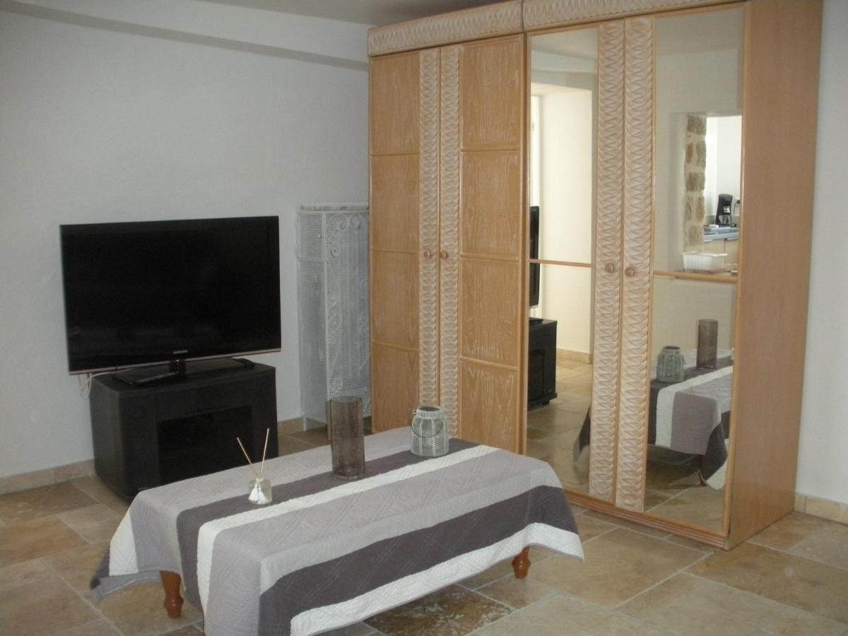 Villa Jalna Chambre, Suites Et Appartement Roquefort-les-Pins Esterno foto