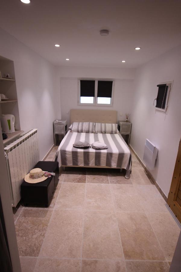 Villa Jalna Chambre, Suites Et Appartement Roquefort-les-Pins Esterno foto