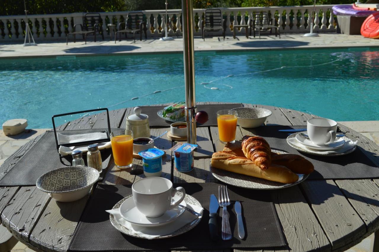 Villa Jalna Chambre, Suites Et Appartement Roquefort-les-Pins Esterno foto