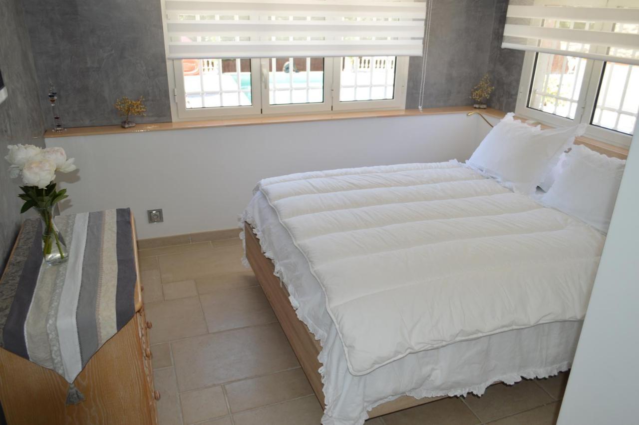 Villa Jalna Chambre, Suites Et Appartement Roquefort-les-Pins Esterno foto