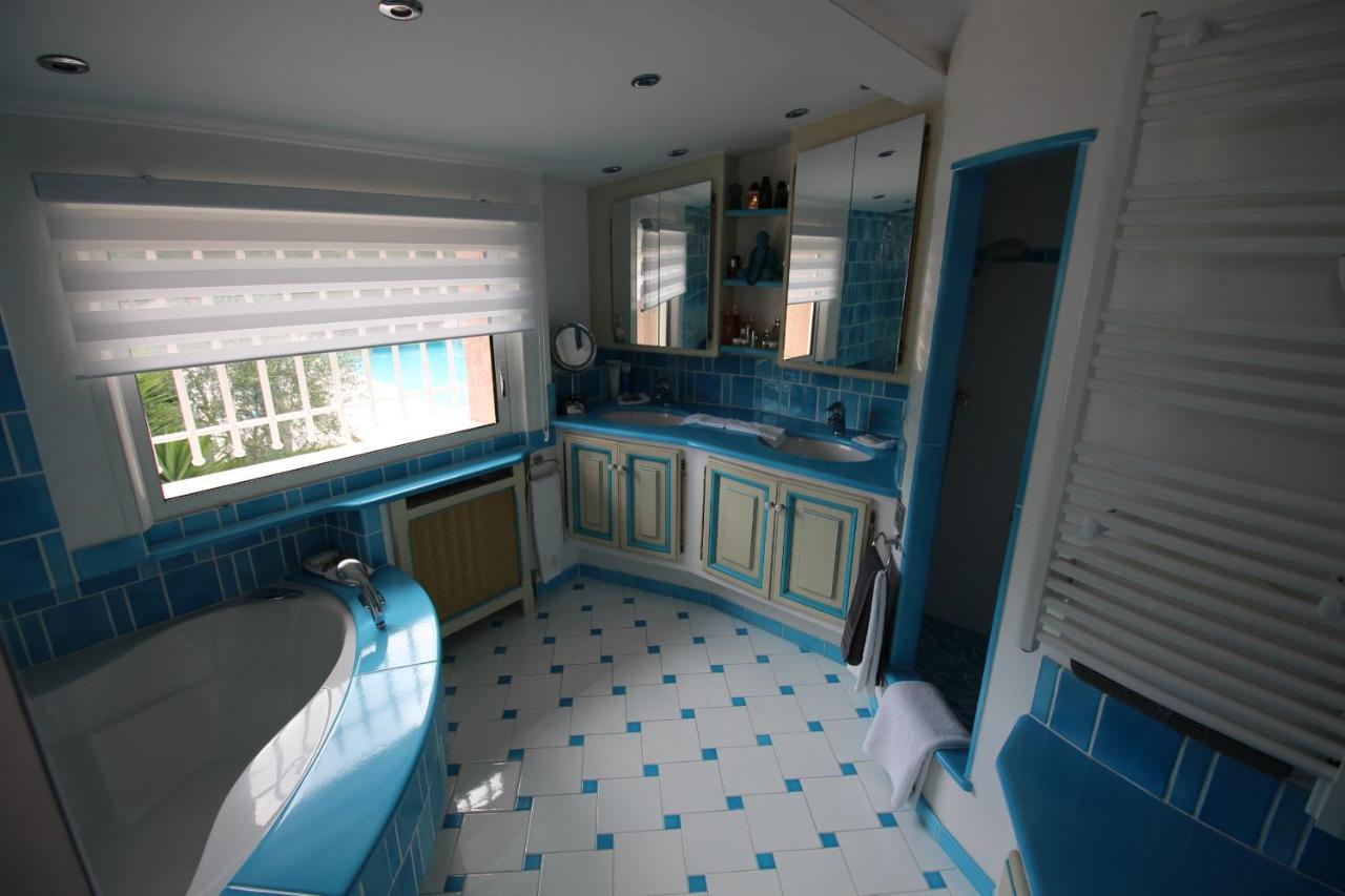 Villa Jalna Chambre, Suites Et Appartement Roquefort-les-Pins Esterno foto